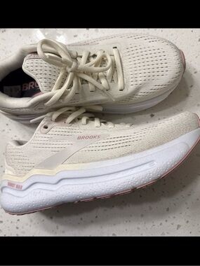 Brooks Ghost